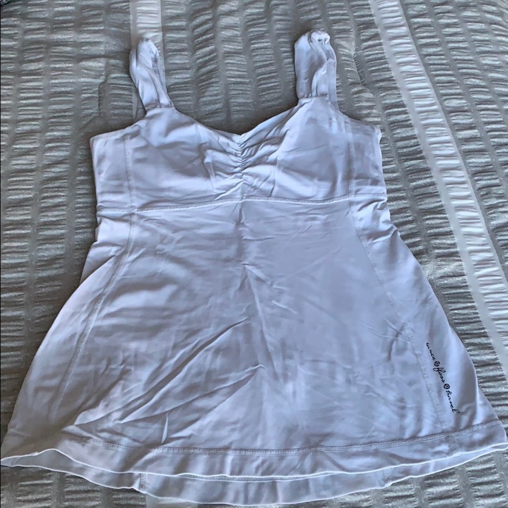 White lululemon tank top